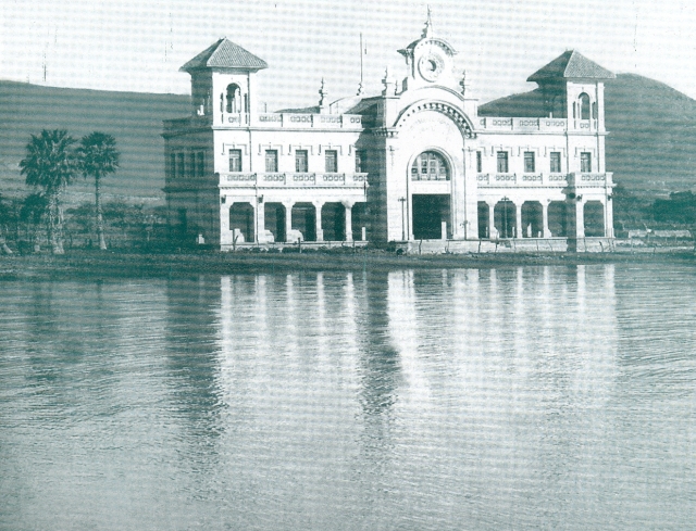 Estación de Trenes construida por Guillermo de Alba, en 1920. A pesar de que sólo estuvo 6 años en servicio, la Estación de Trenes dejó una huella perenne en Chapala