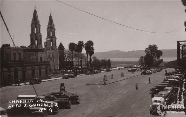 En el periodo del Gobernador del estado de Jalisco, J. Jesús González Gallo se amplió esta importante avenida